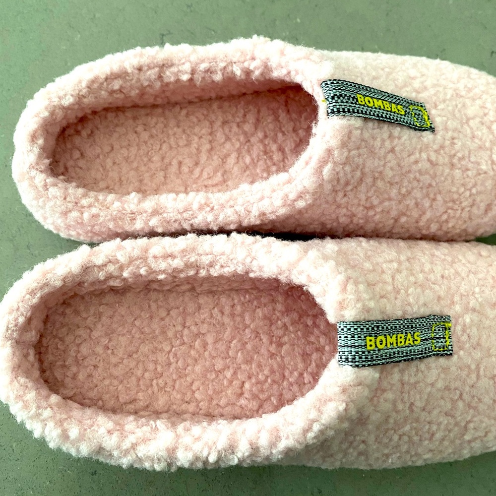 NEW Bombas Sunday Slippers. Never been worn, new in bag.